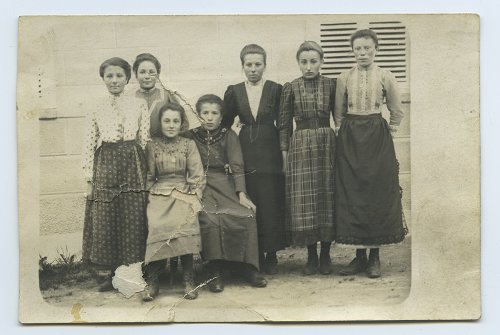 Gruppo di giovani di Dolonne.