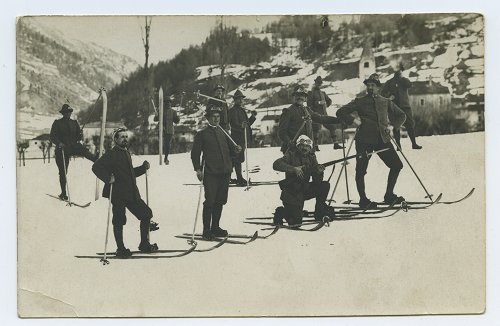 Alpini sugli sci nei campi