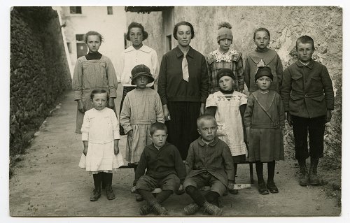 Bambini della scuola di villaggio