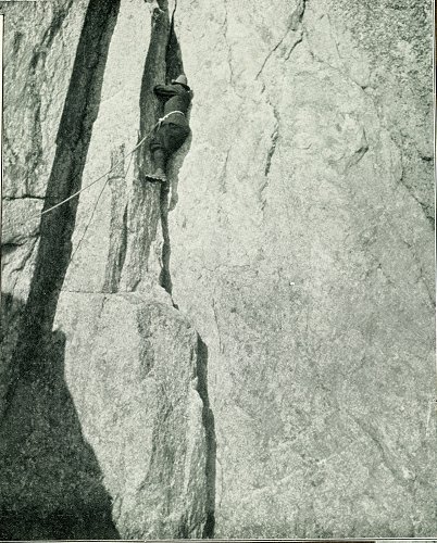 Alpinisti impegnati nell ascensione