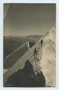 Alpinisti impegnati su una 
