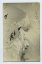 Alpinisti sul bordo di un 