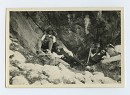 Alpinisti durante una sosta. 